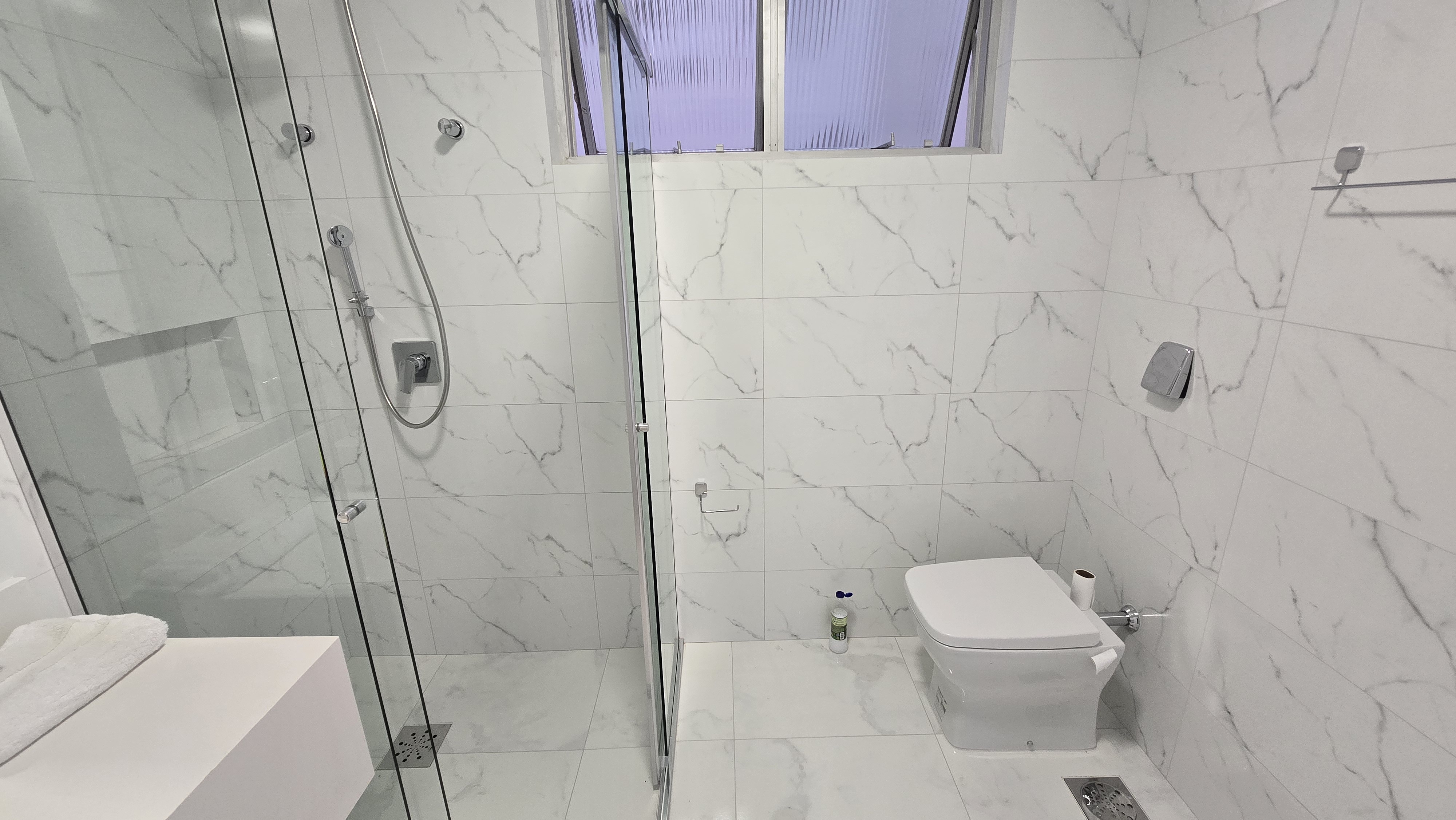 Apartamento para locação totalmente reformado e semi mobiliado no Centro - Florianópolis, SC.