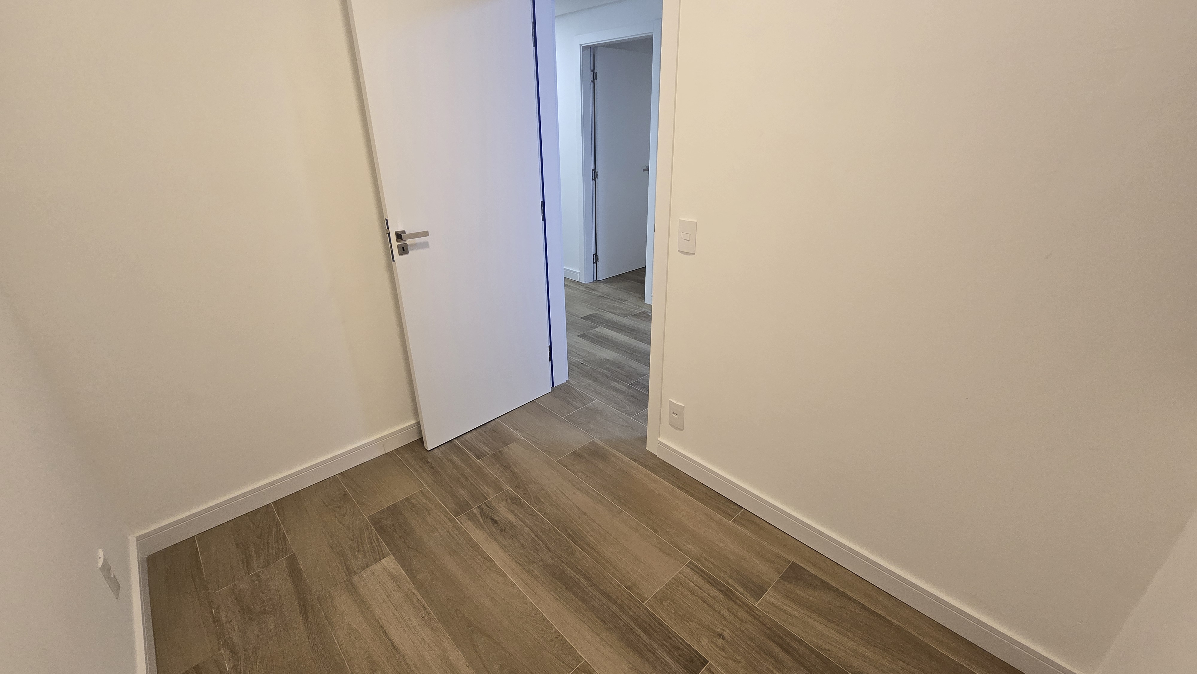 Apartamento para locação totalmente reformado e semi mobiliado no Centro - Florianópolis, SC.