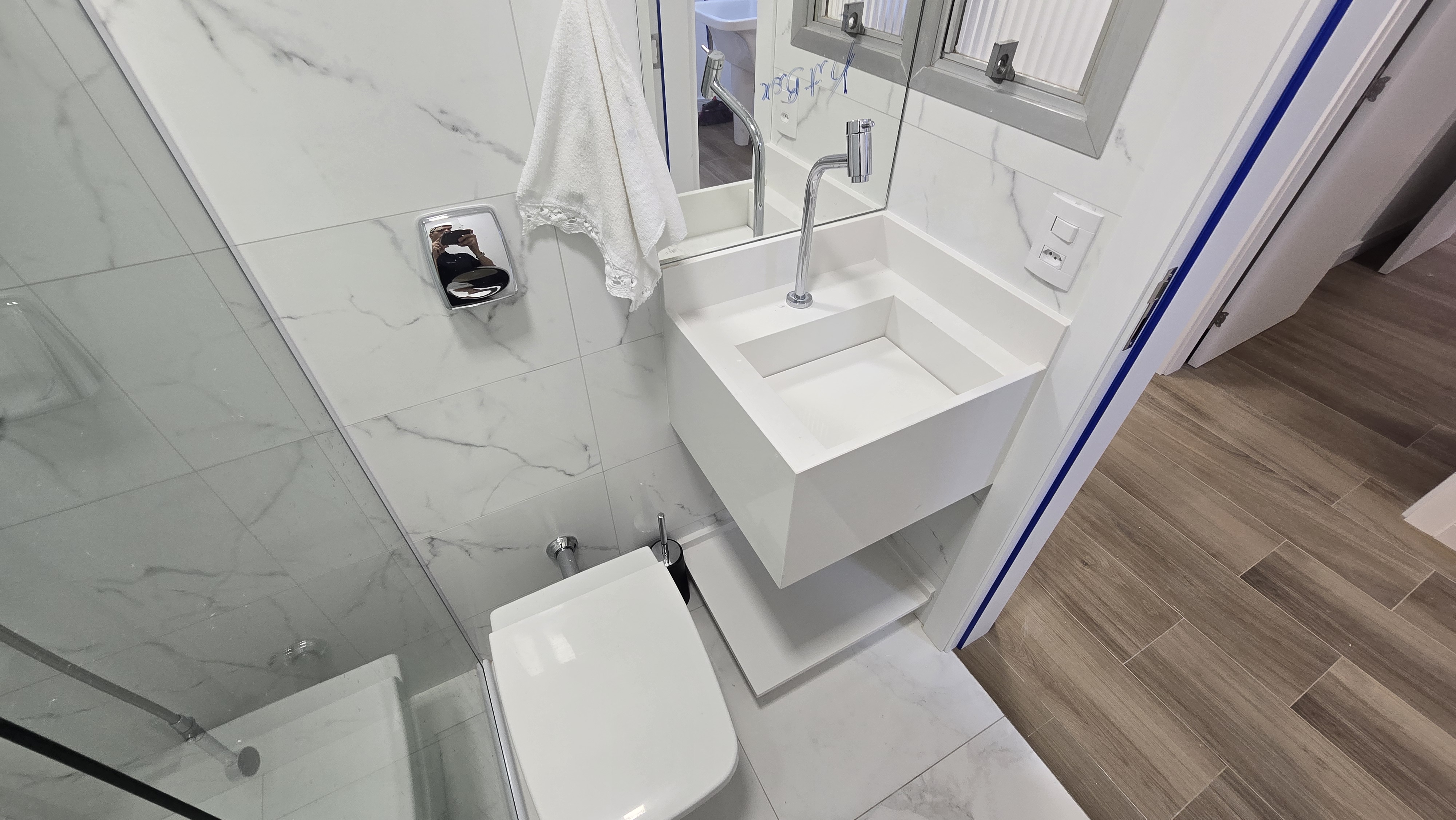 Apartamento para locação totalmente reformado e semi mobiliado no Centro - Florianópolis, SC.