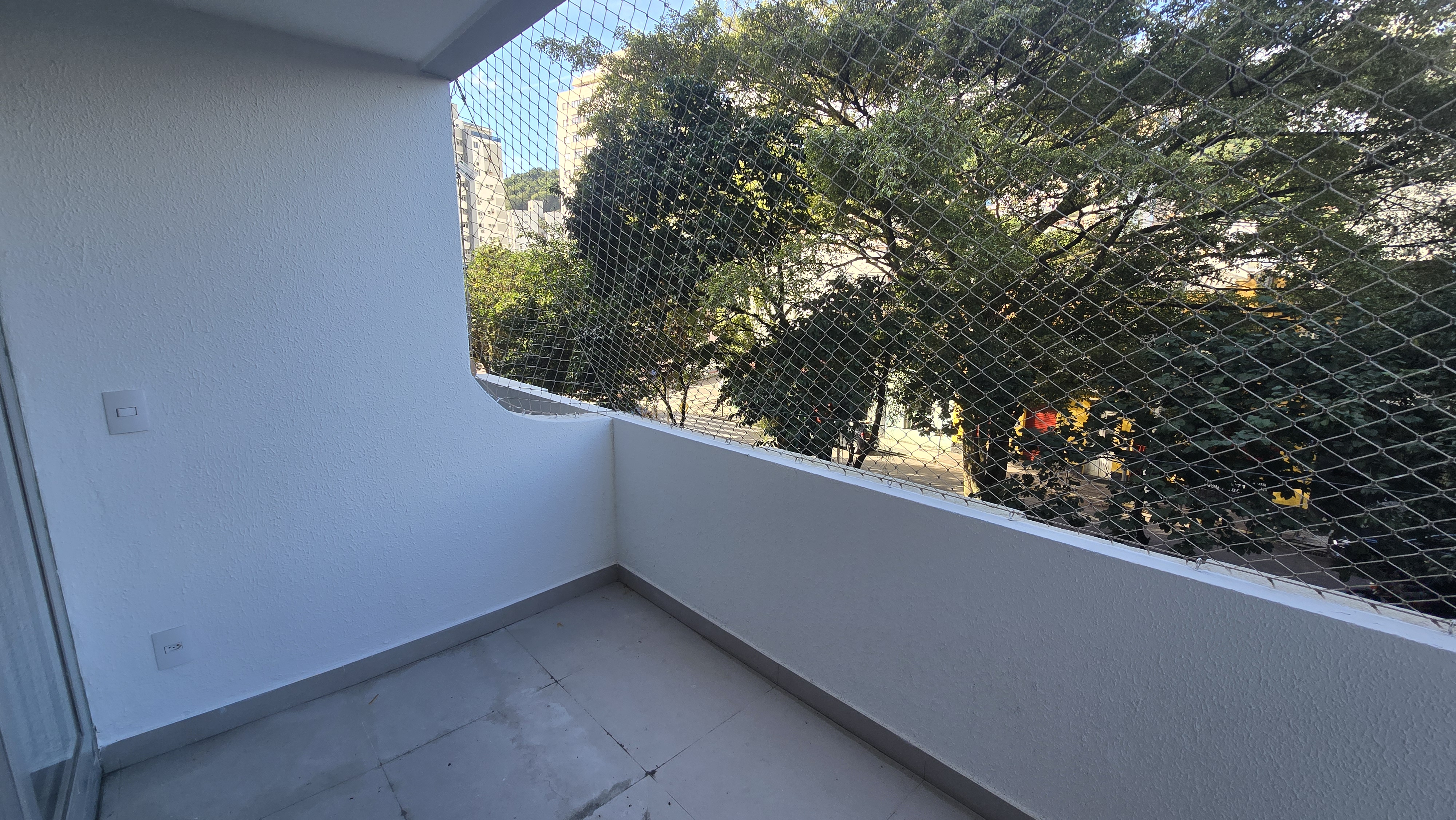 Apartamento para locação totalmente reformado e semi mobiliado no Centro - Florianópolis, SC.