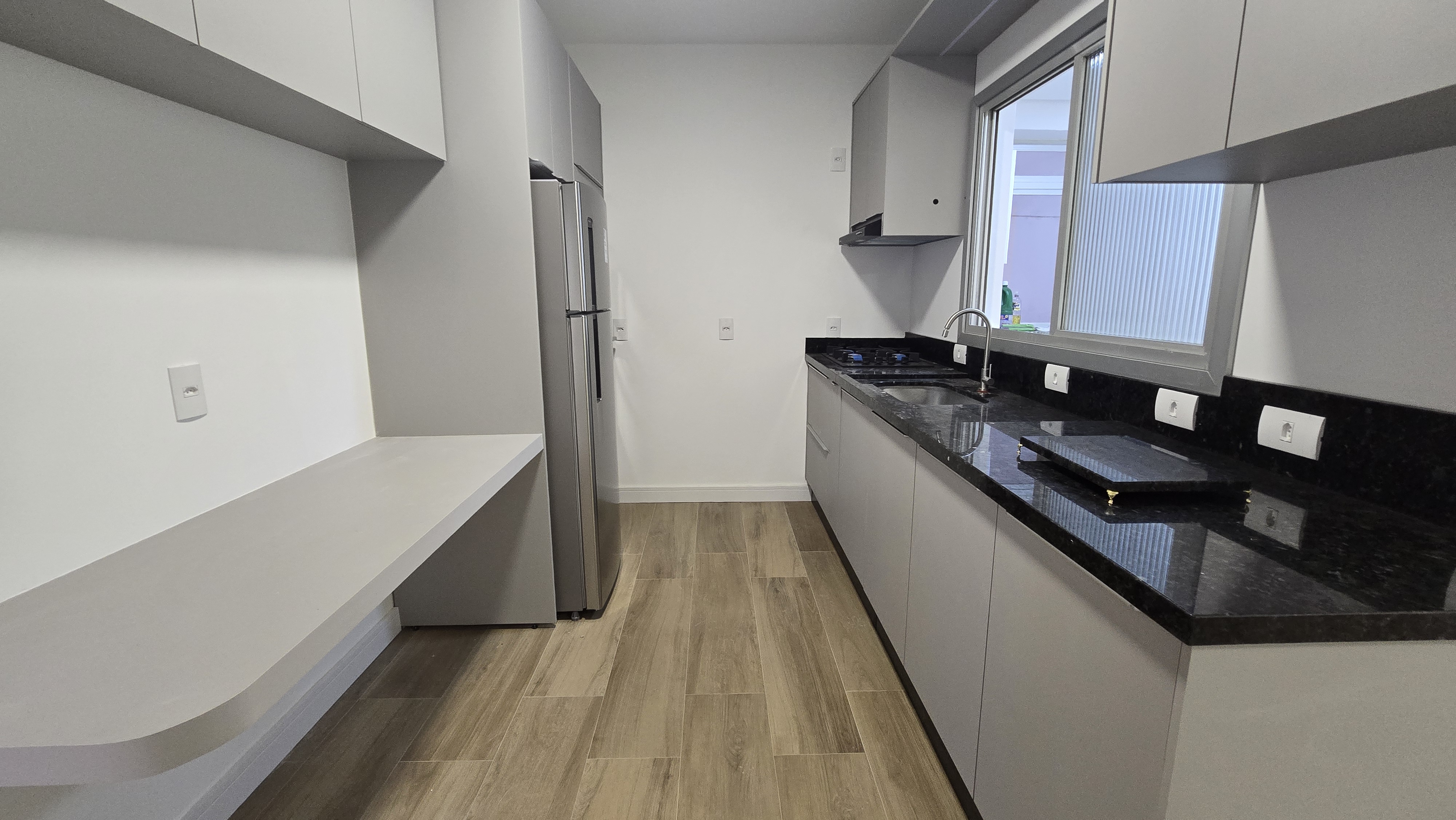 Apartamento para locação totalmente reformado e semi mobiliado no Centro - Florianópolis, SC.