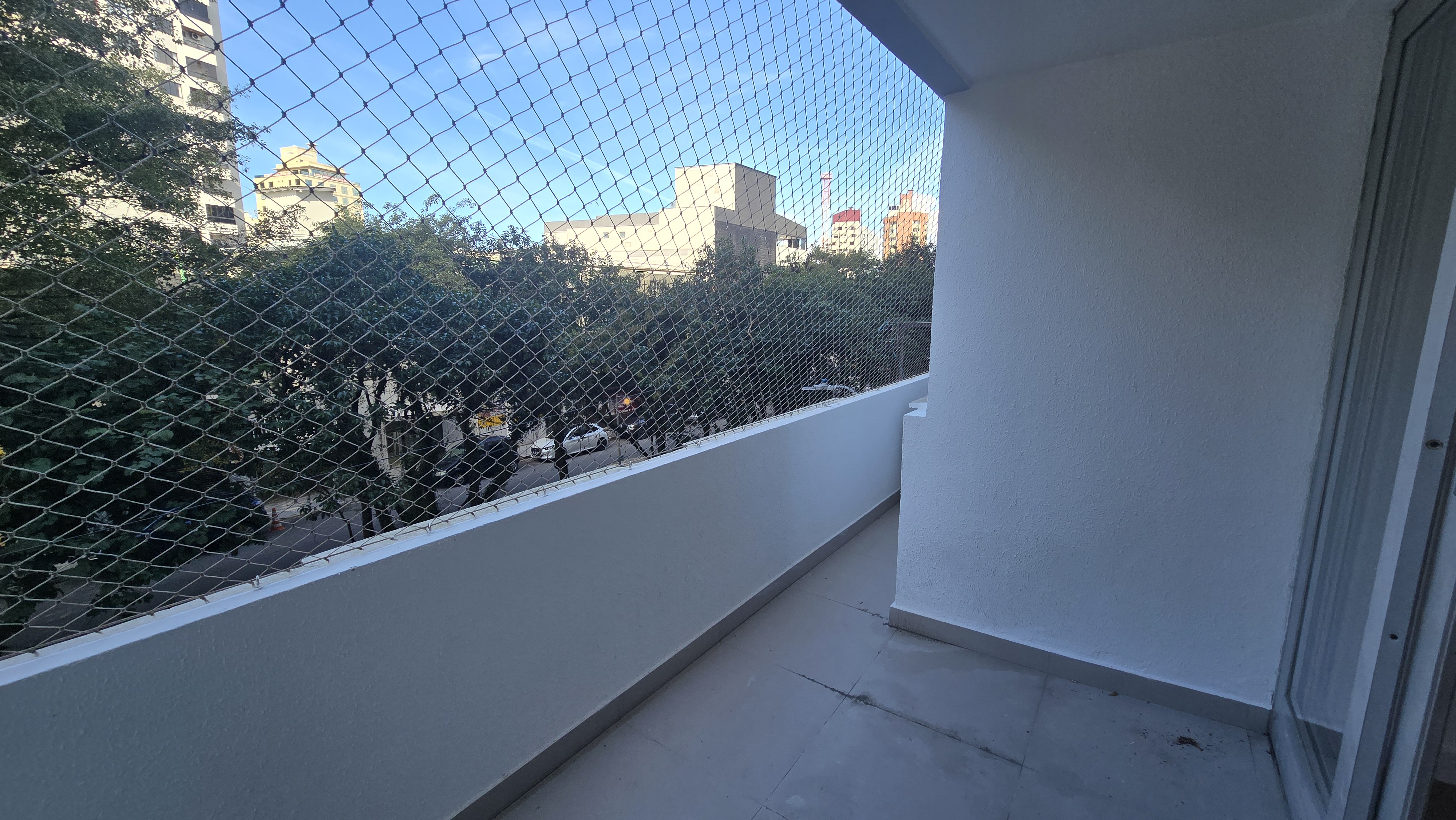 Apartamento para locação totalmente reformado e semi mobiliado no Centro - Florianópolis, SC.