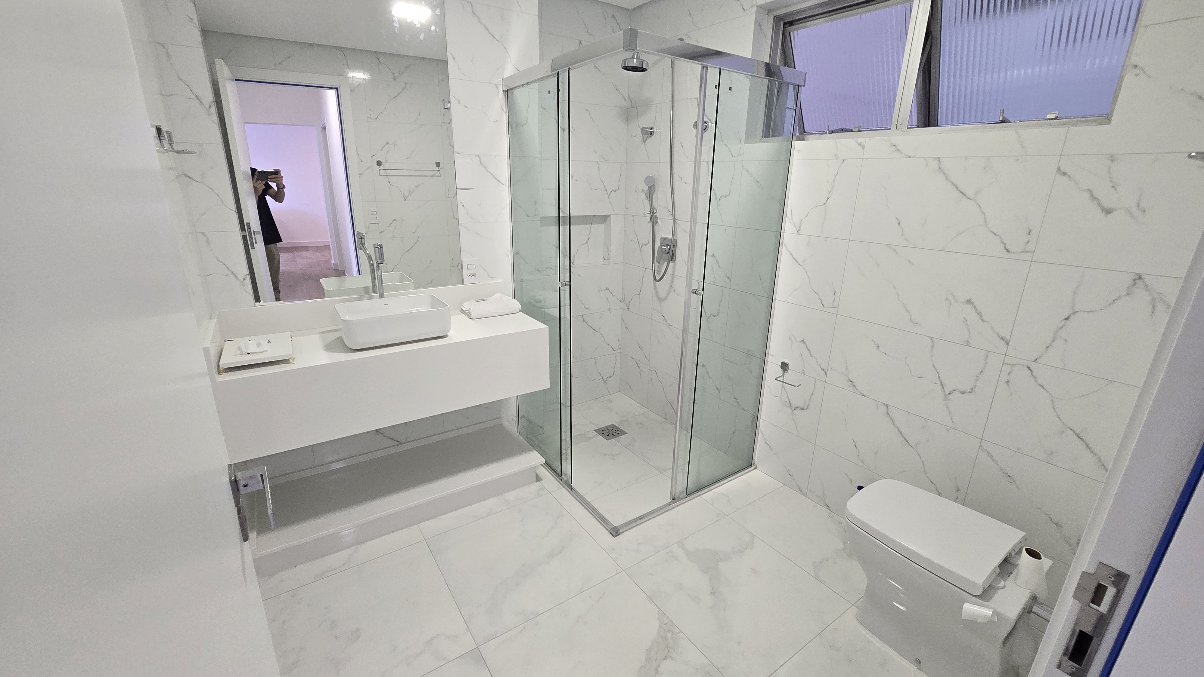 Apartamento para locação totalmente reformado e semi mobiliado no Centro - Florianópolis, SC.